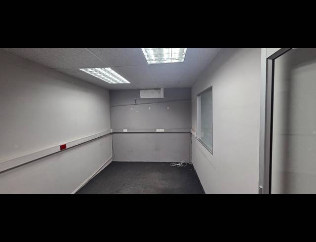 720M² WAREHOUSE TO LET IN RIVERSIDE PARK